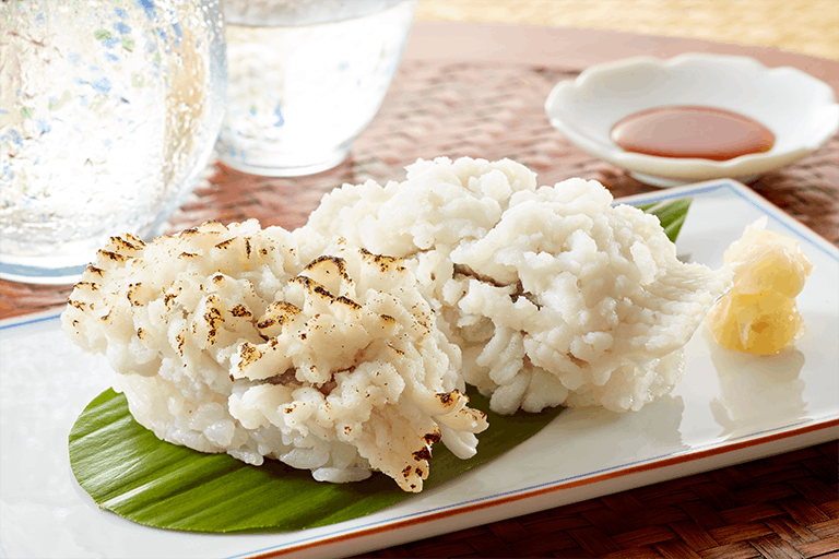 瀬戸内海で獲れるハモを使用したにぎり寿司