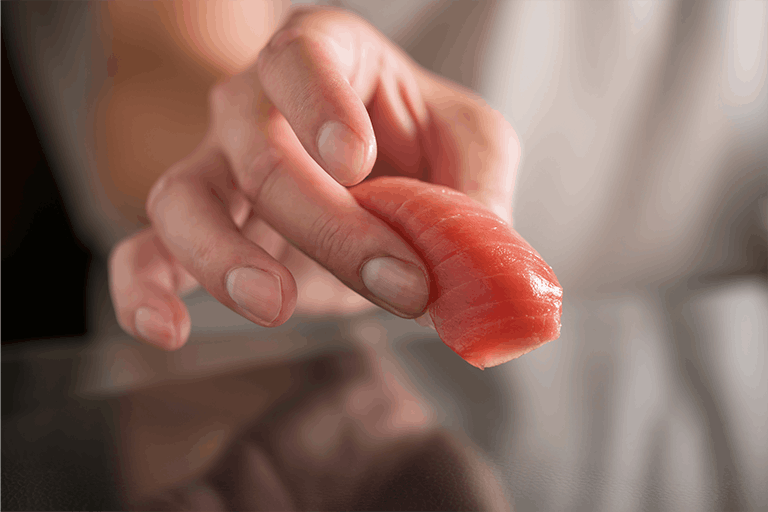 岡山・倉敷にあるすし丸の職人が握るマグロのお寿司