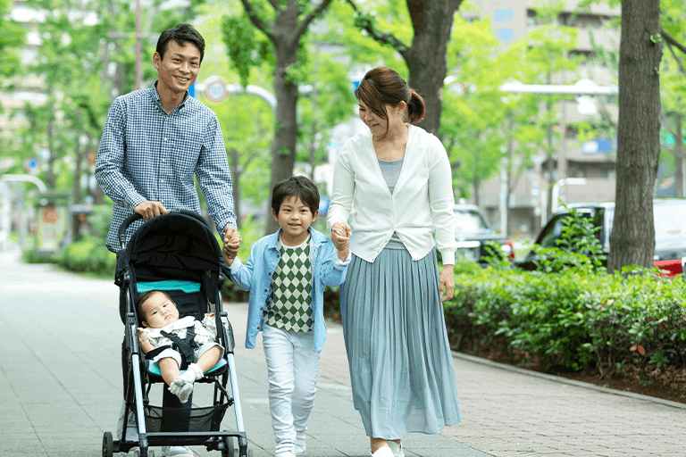 回転寿司に向かう岡山・倉敷に住む4人家族