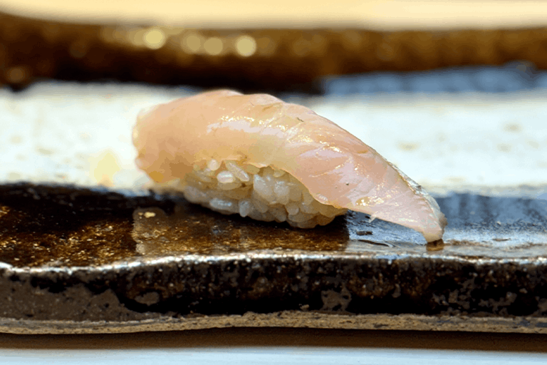 瀬戸内海で獲れたサワラを使用したにぎり寿司