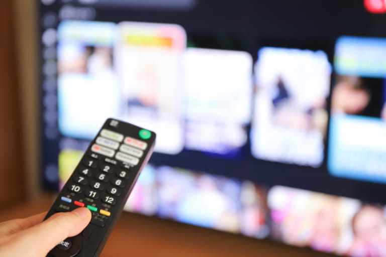 ゴールデンウィークの過ごし方として、おうち時間で「ホームシアター」を楽しむ人たち