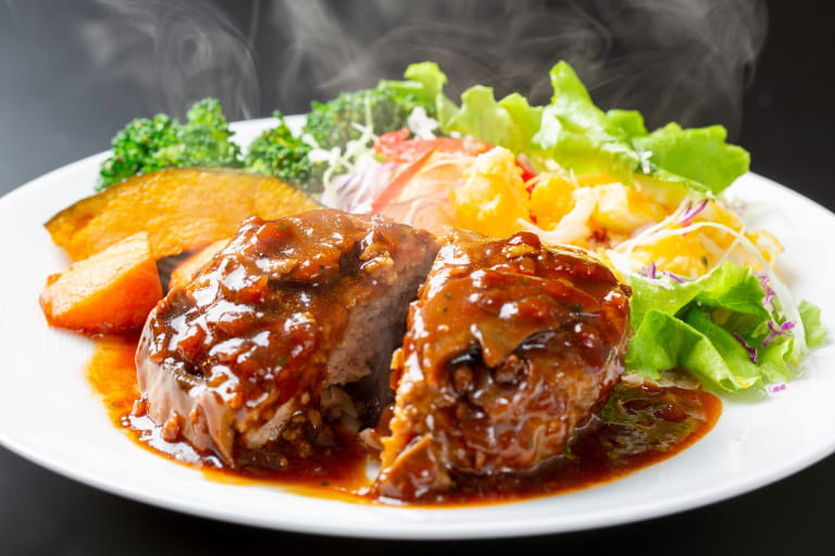 父の日におすすめのご飯「ジャンボハンバーグ」
