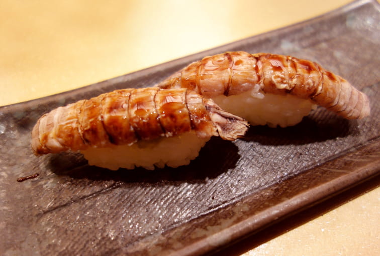 シャコの握り寿司を食べるなら、回転寿司すし丸へ！