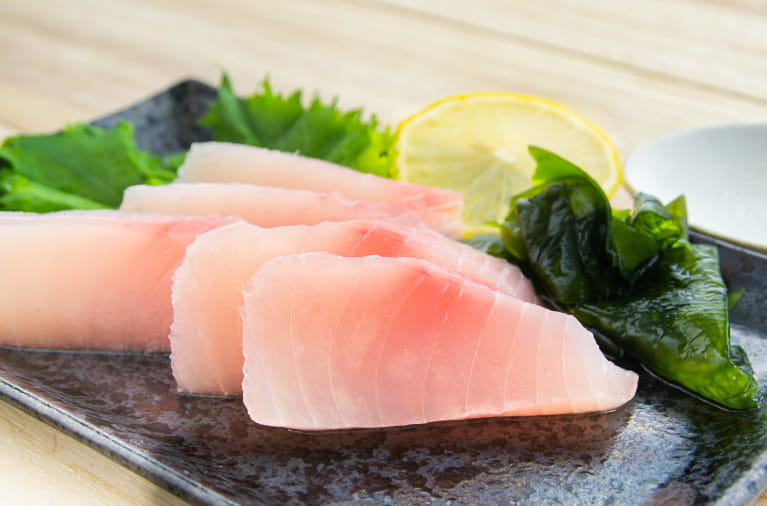 淡白な色味が特徴のビンナガマグロの刺身