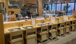 回転寿司すし丸イオン楽々園店内風景