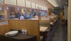 回転寿司すし丸イオン楽々園店内風景